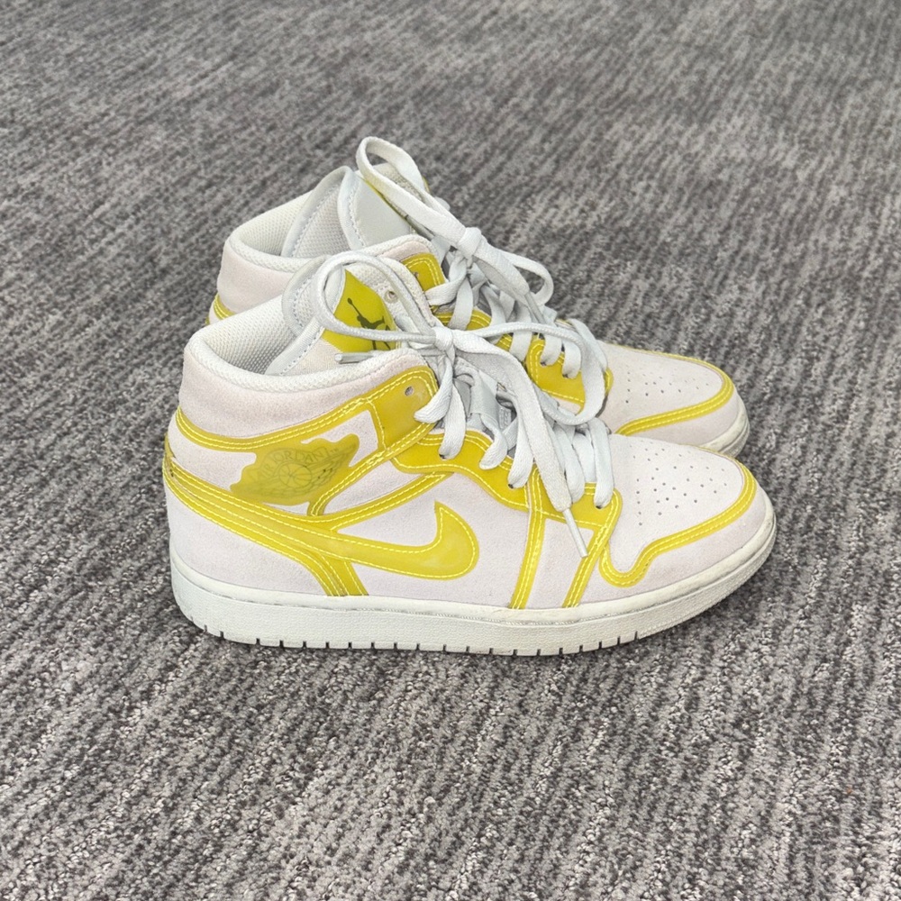 Air Jordan 1 Mid LX Off White Opti Yellow Sneakers